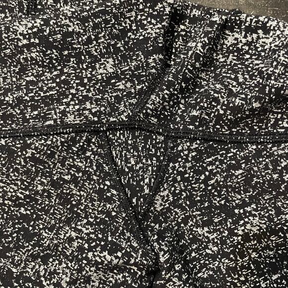Lululemon Athletica Fit Physique Crop Leggings Jacquard approx 12 Black White - Picture 13 of 14